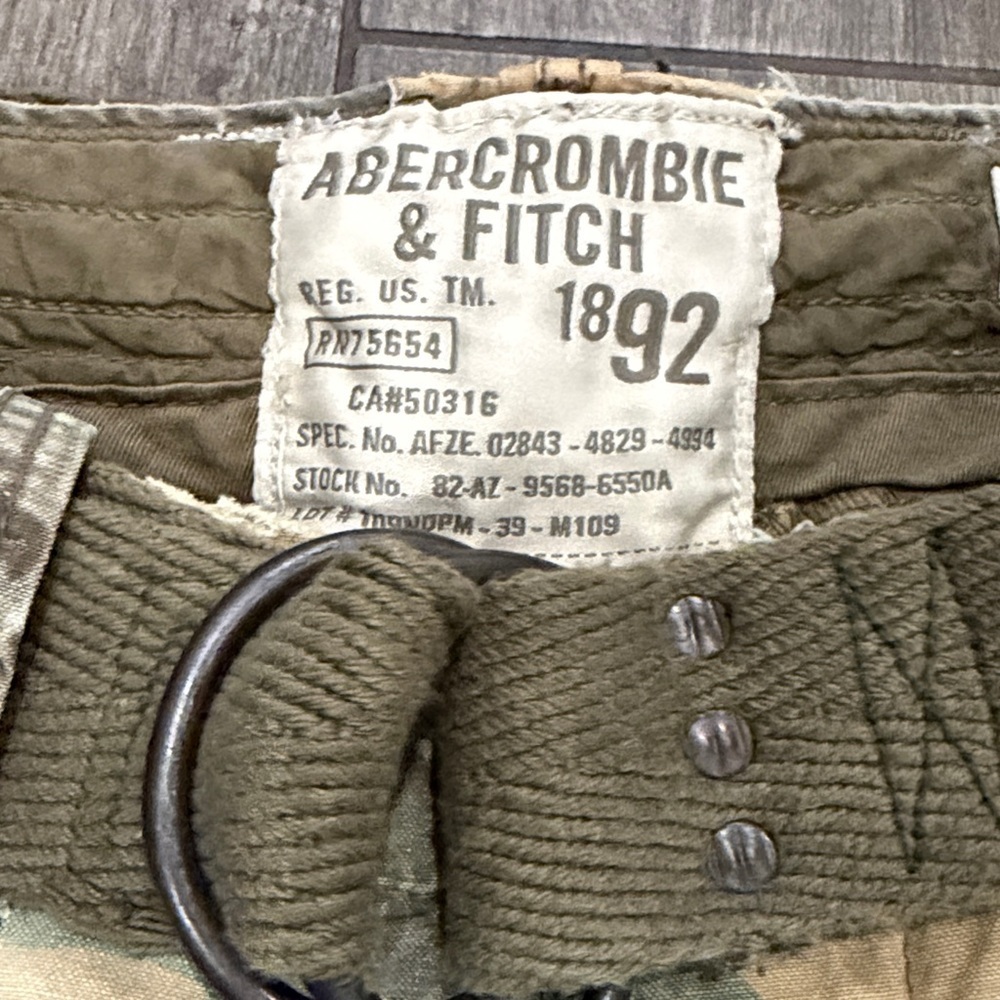 NWT Y2K Abercrombie & Fitch Men's 1892 Paratrouper Camo Belted Cargo Shorts - Picture 2 of 7